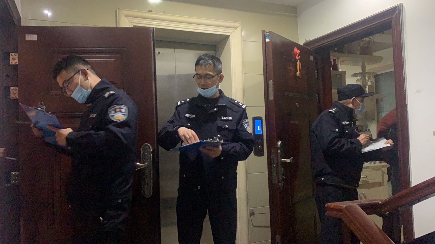 Dijing  Assists Police in Anti-fraud Publicity